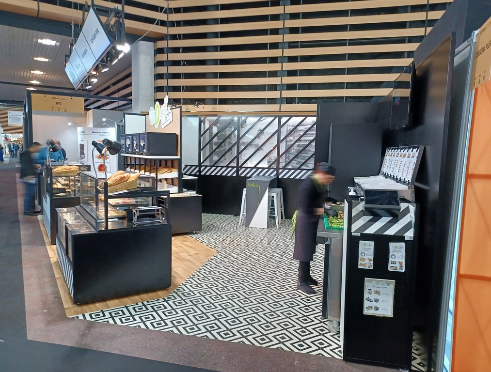 AMÉNAGEMENTS DE CORNERS ET STANDS Valin